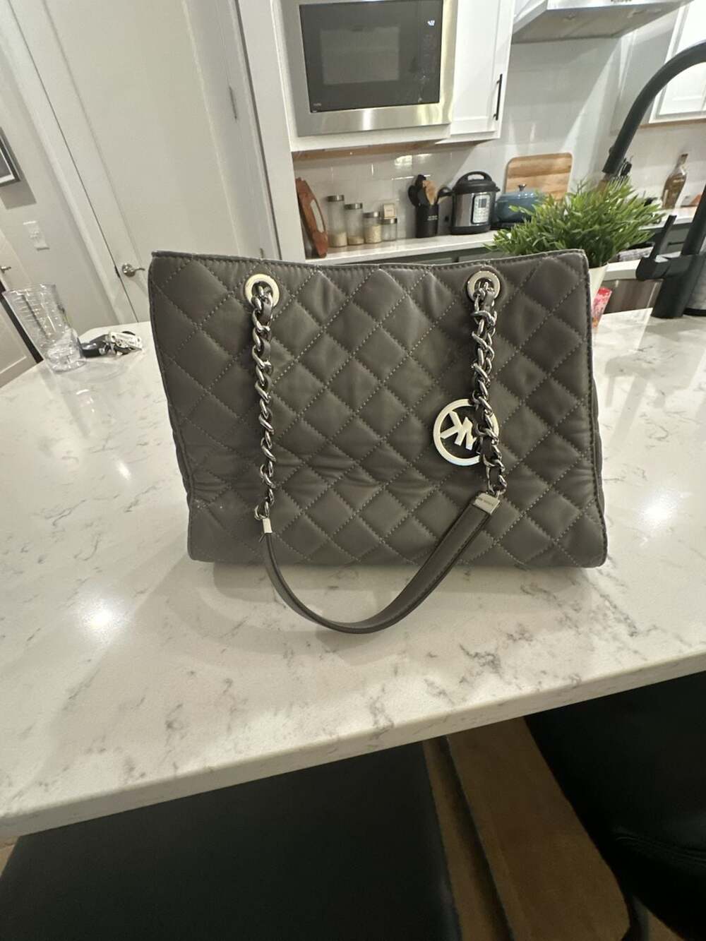 Michael Kors Susannah Large Quilted Tote Handbag Pearl Grey